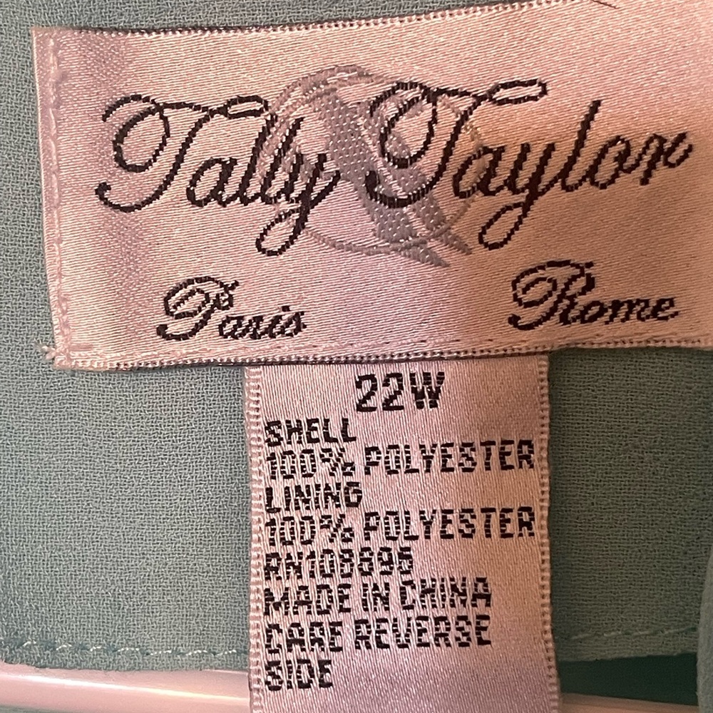 Tally Taylor Light Blue Blouse zise 22W Sherlock 100% polyester Linning - Picture 6 of 7